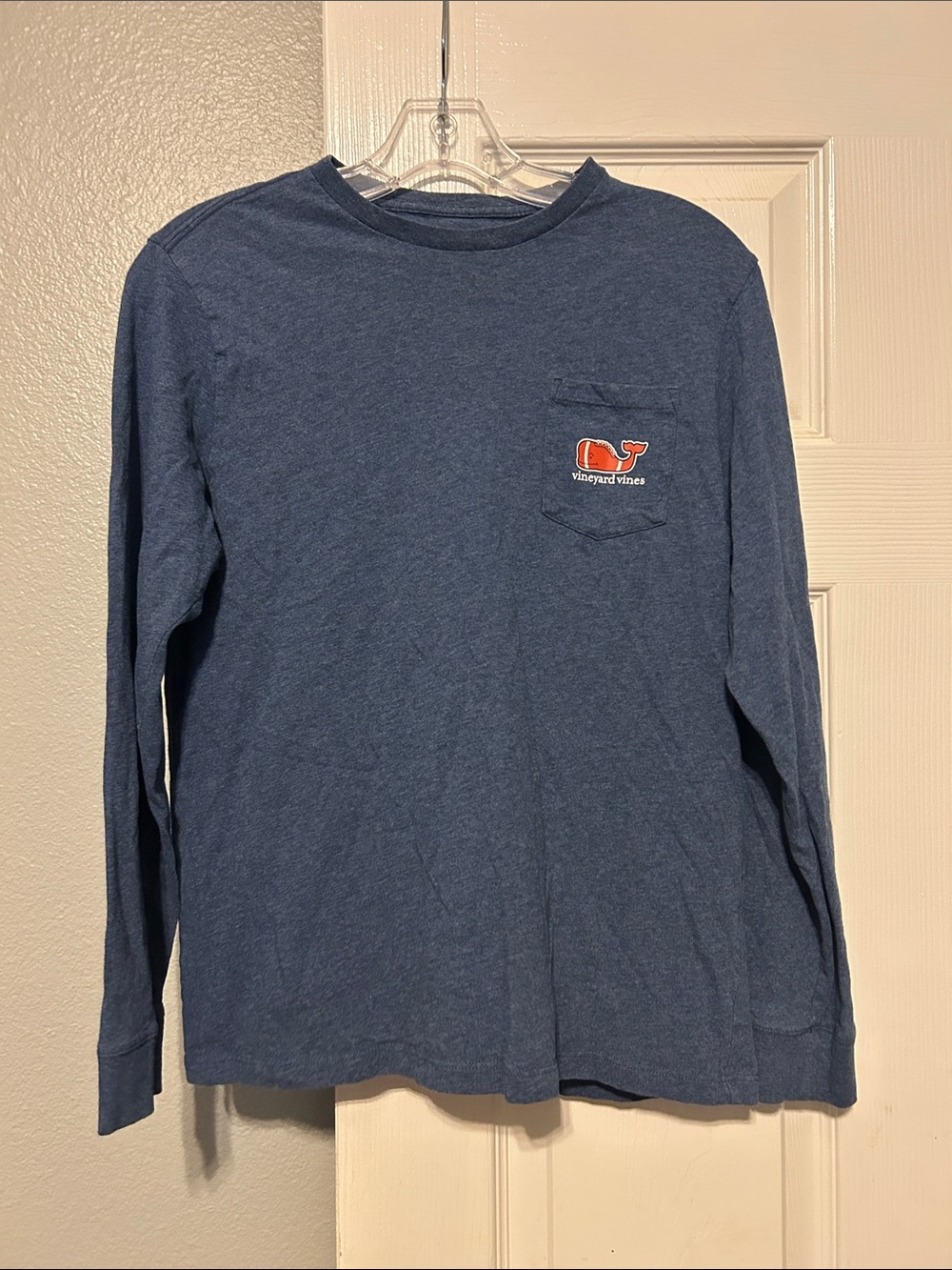 Vineyard Vines Long-Sleeve Pocket Tee in Heather Navy with Whale Patch